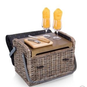 Kabrio Elegant Wicker Picnic Basket with Wooden Lid